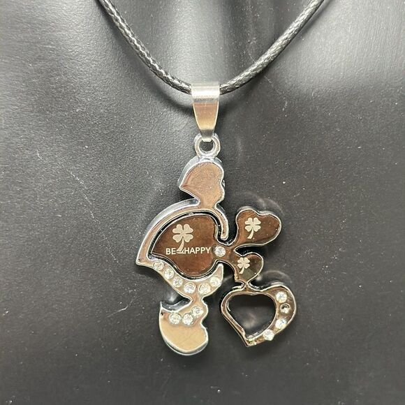 Gorgeous Be happy hearts necklace - Picture 3 of 3